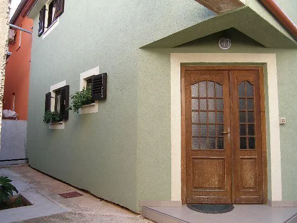 Apartment Anni Pola 0*,